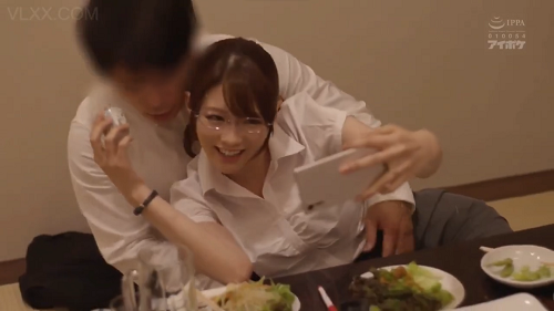 Minami Aizawa giả vờ say rượu gạ địt sếp